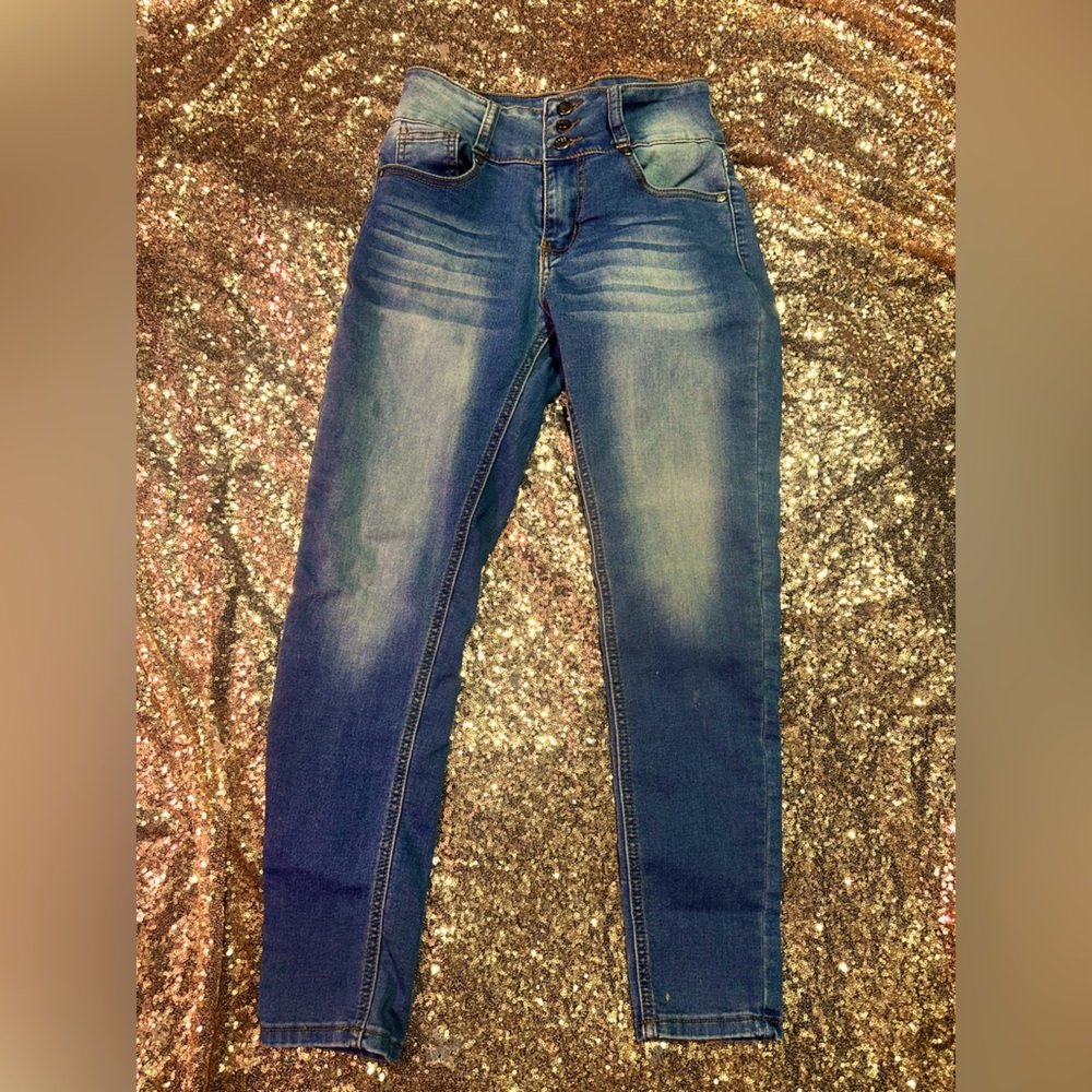 Juniors sz 3 Between us high waisted medium wash jeans